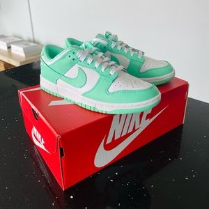 Nike Dunk Low Green Glow (W)